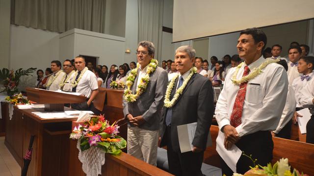 Edouard Fritch et son gouvernement rencontrent les Jeunes de l'église