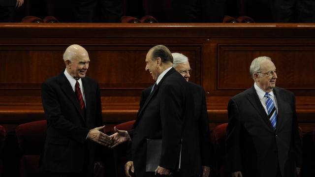elder-oaks-newsbio-GC-Oct-2010-with-monson.JPG